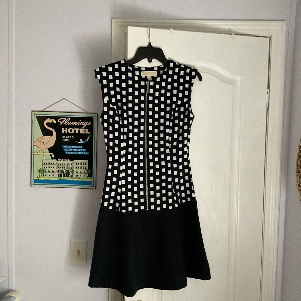 Michael Kors Navy & White Sexy Zipper front fit and flare. Size 2